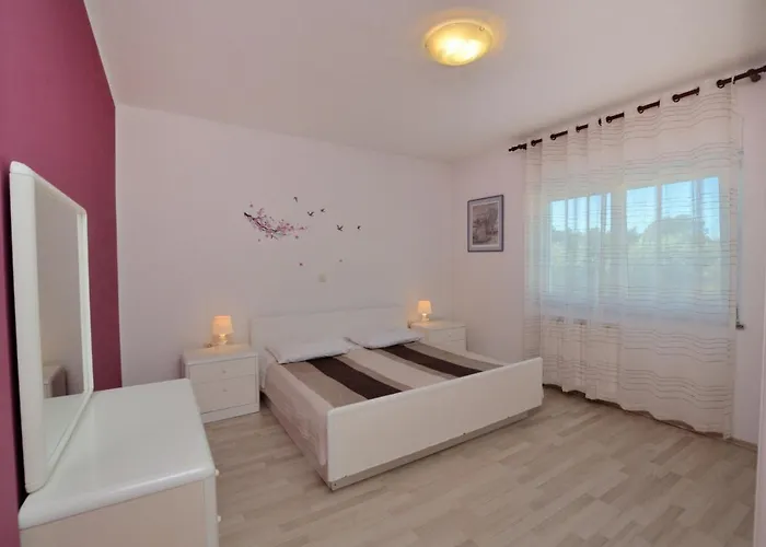 Mirka Villa Barban
