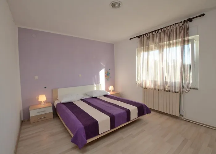 Mirka Villa