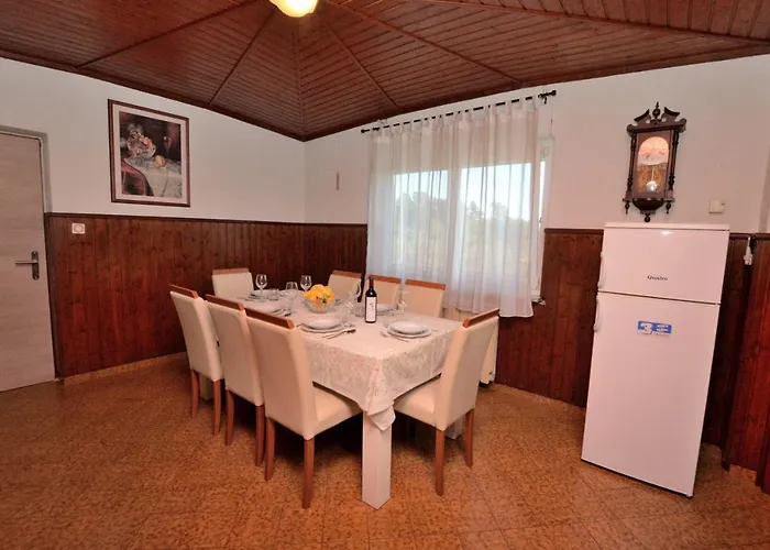 Mirka Villa *