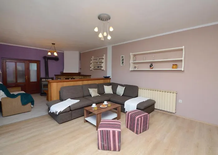 Mirka Villa *