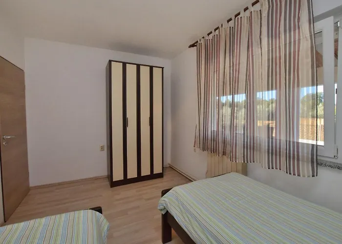 Mirka Villa *