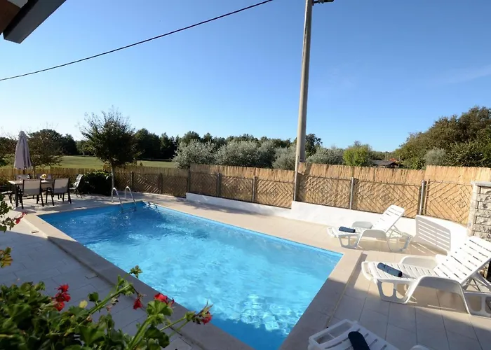 Mirka Villa