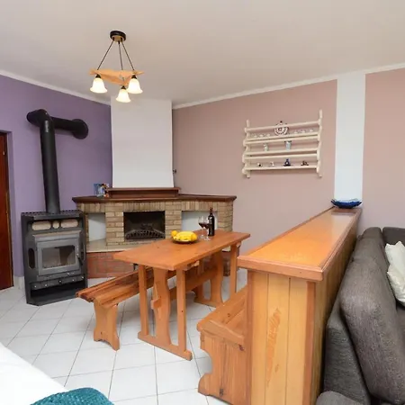 فيلة Mirka Barban