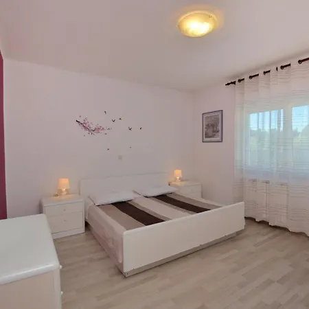 Mirka Villa Barban