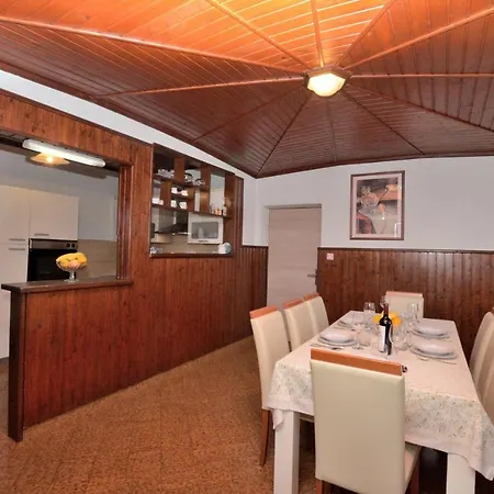 Mirka Villa Barban