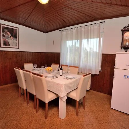 Mirka Villa *