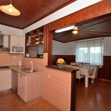Mirka Villa *